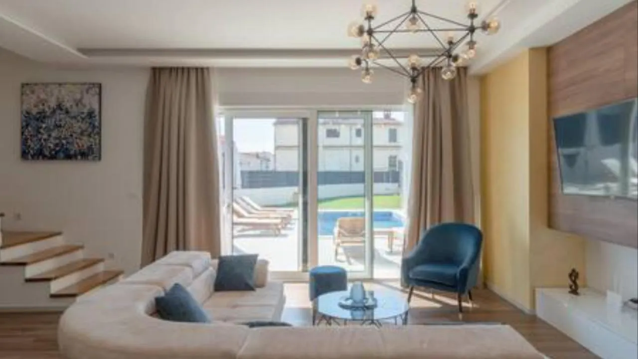 New Villa David, Wi-Fi, Iptv, 5 Bedrooms, 4 Bathrooms Kastela