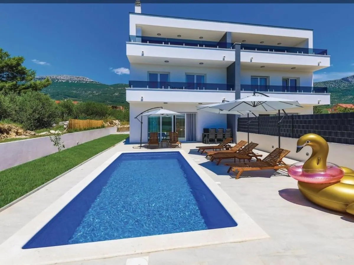 New Villa David, Wi-Fi, Iptv, 5 Bedrooms, 4 Bathrooms Kastela