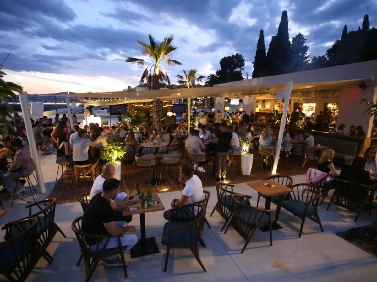 New Villa David, Wi-Fi, Iptv, 5 Bedrooms, 4 Bathrooms Kastela