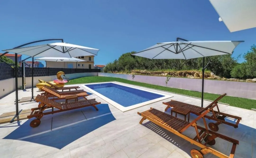 New Villa David, Wi-Fi, Iptv, 5 Bedrooms, 4 Bathrooms Kastela