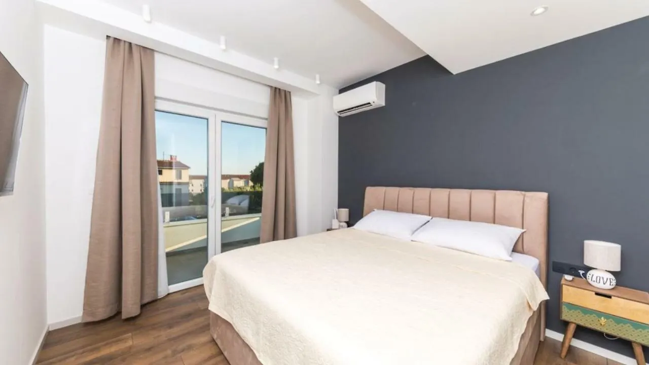 New Villa David, Wi-Fi, Iptv, 5 Bedrooms, 4 Bathrooms Kastela Croatia