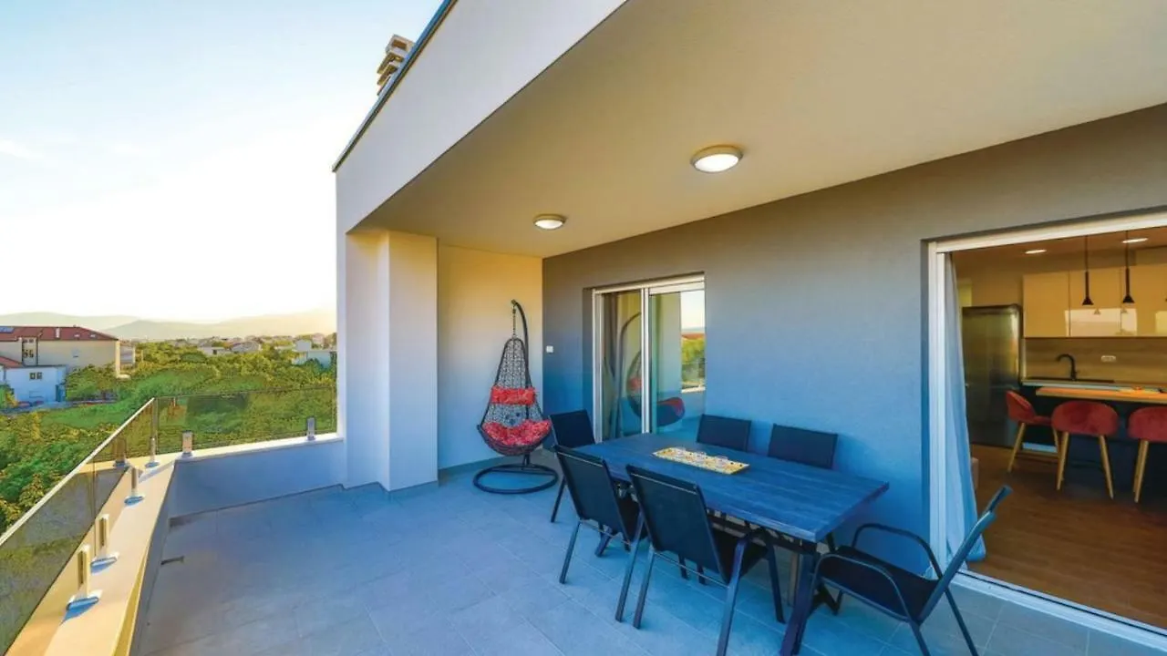 New Villa David, Wi-Fi, Iptv, 5 Bedrooms, 4 Bathrooms Kastela
