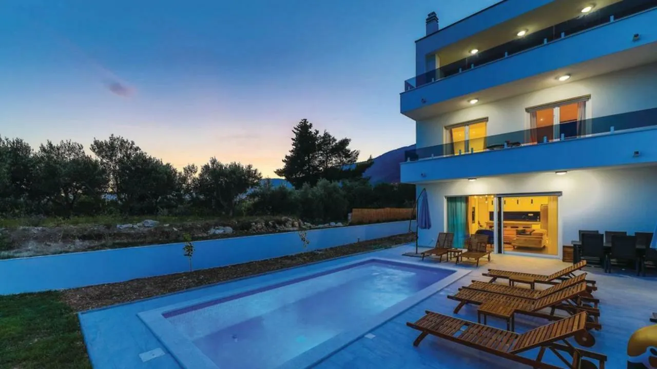 New Villa David, Wi-Fi, Iptv, 5 Bedrooms, 4 Bathrooms Kastela