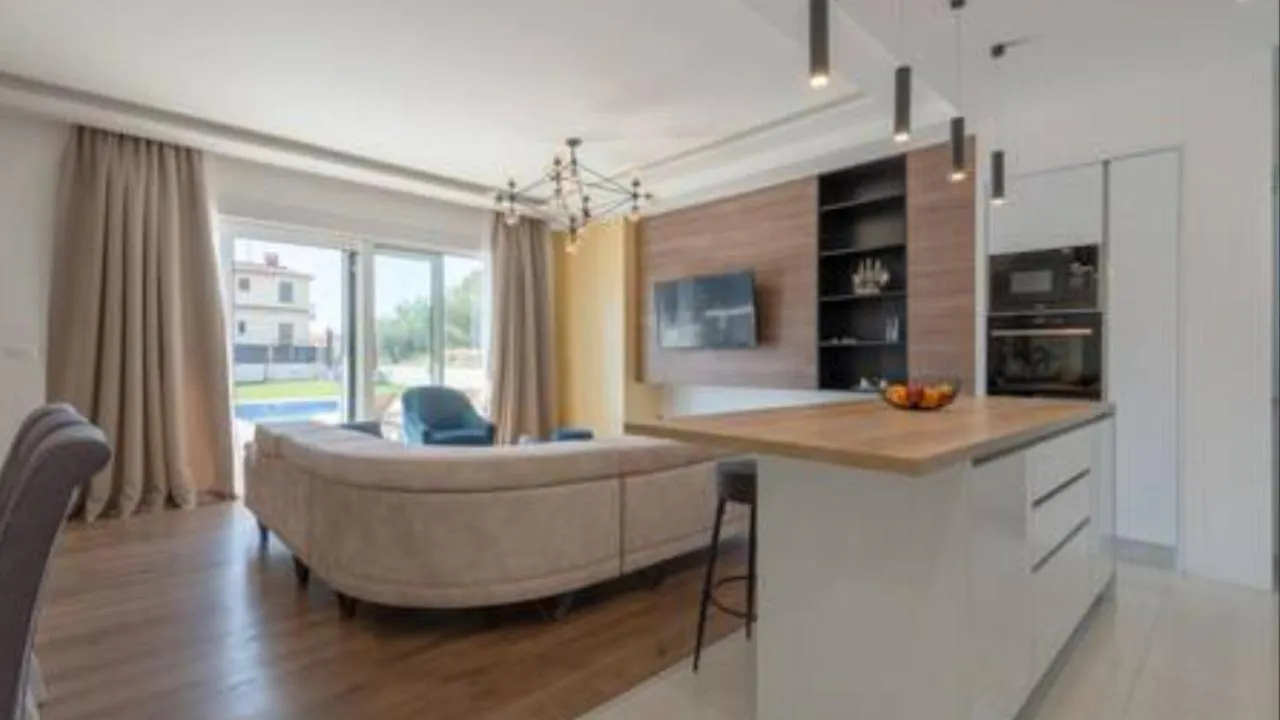 New Villa David, Wi-Fi, Iptv, 5 Bedrooms, 4 Bathrooms Kastela