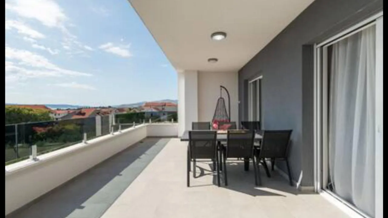 New Villa David, Wi-Fi, Iptv, 5 Bedrooms, 4 Bathrooms Kastela