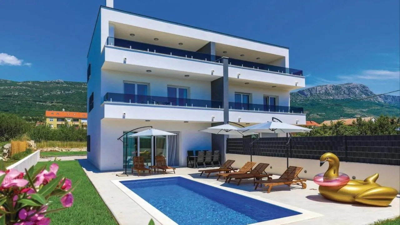 New Villa David, Wi-Fi, Iptv, 5 Bedrooms, 4 Bathrooms Kastela
