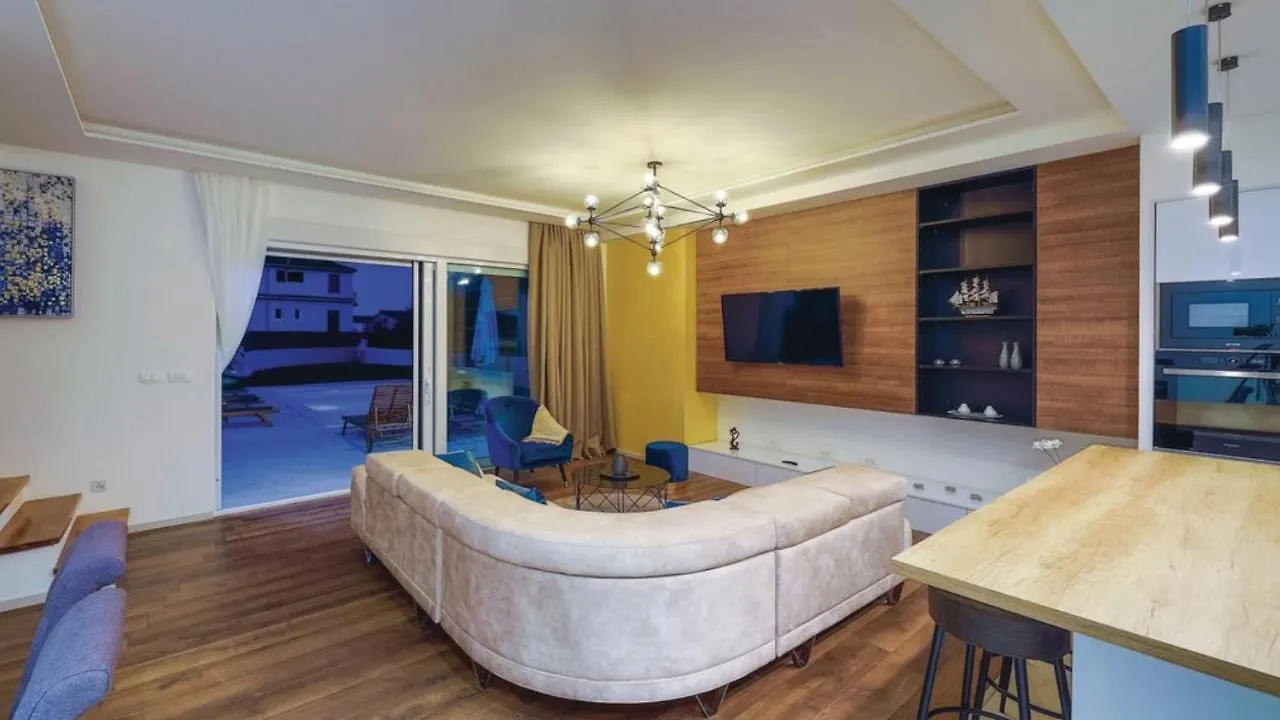 New Villa David, Wi-Fi, Iptv, 5 Bedrooms, 4 Bathrooms Kastela